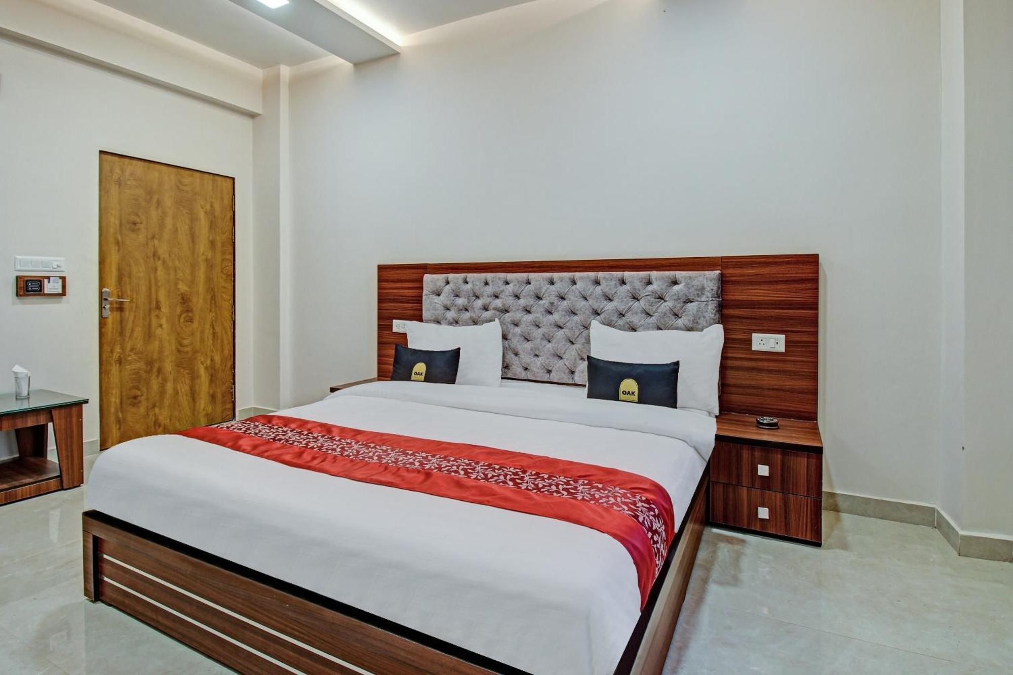 Townhouse Oak Vs Shivanya Lucknow Exterior photo
